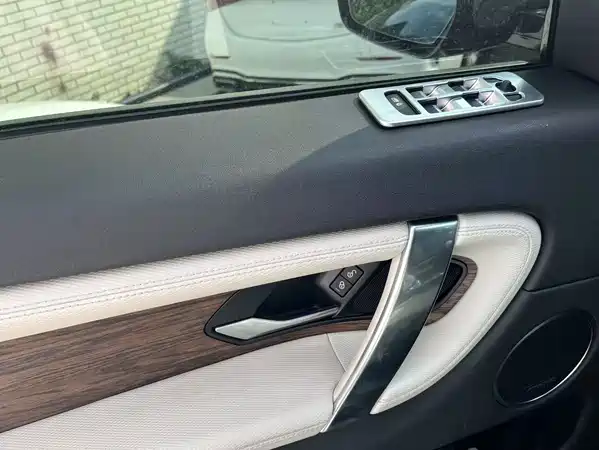 Land Rover Discovery Sport 2021