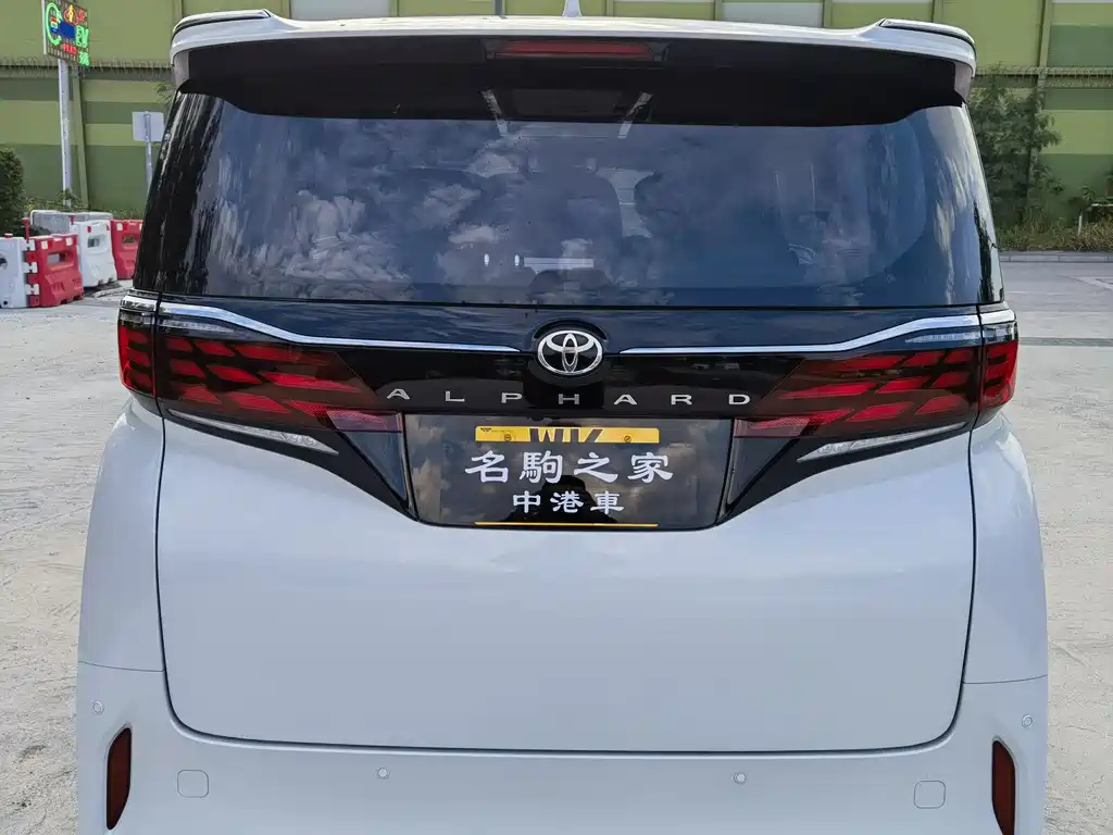 Toyota Alphard — фото 4