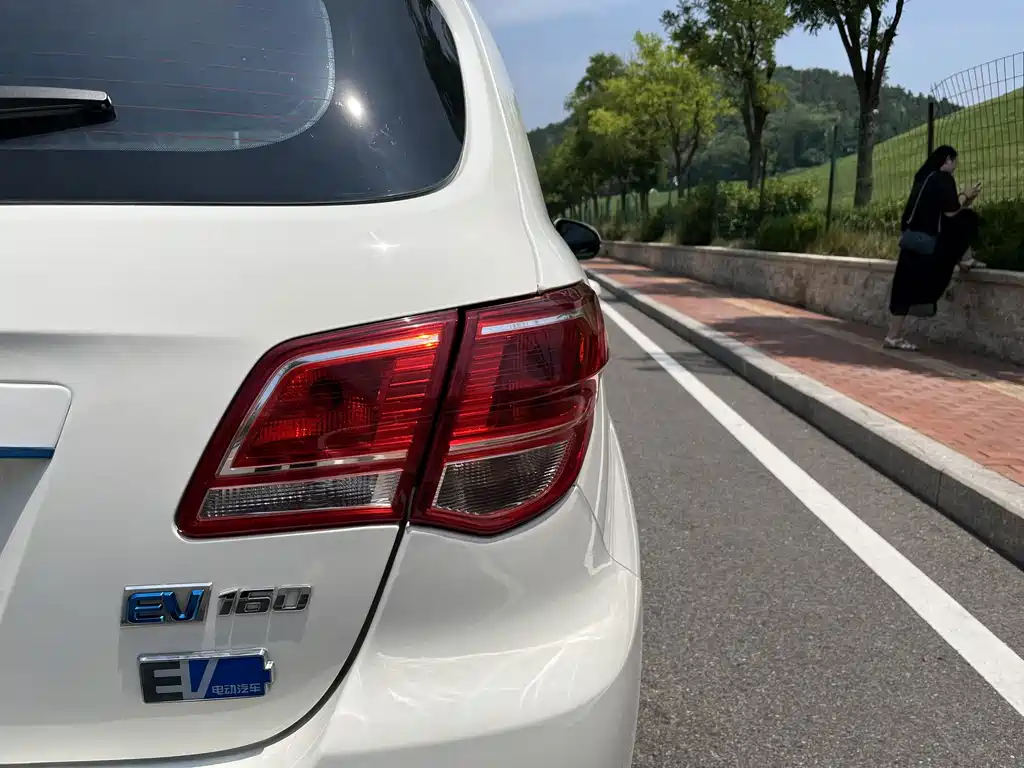 BAIC EV 2015 — фото 27