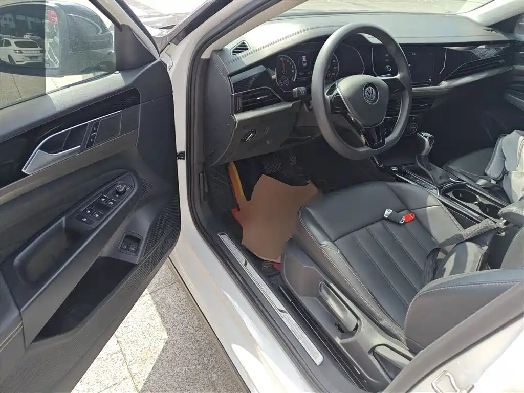 Volkswagen Passat New Energy 2020 — фото 12
