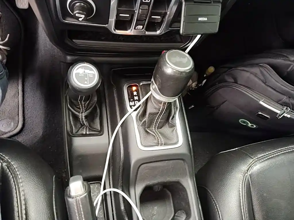 Jeep Wrangler 2020 — фото 14