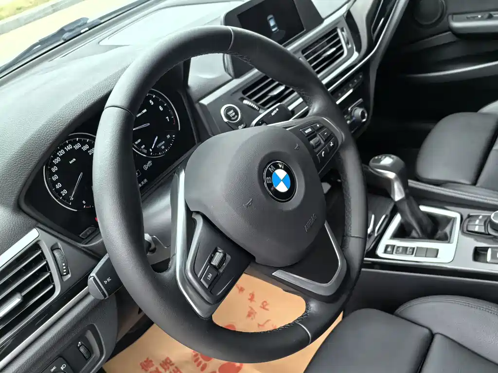 BMW 1 Series 2018 — фото 4