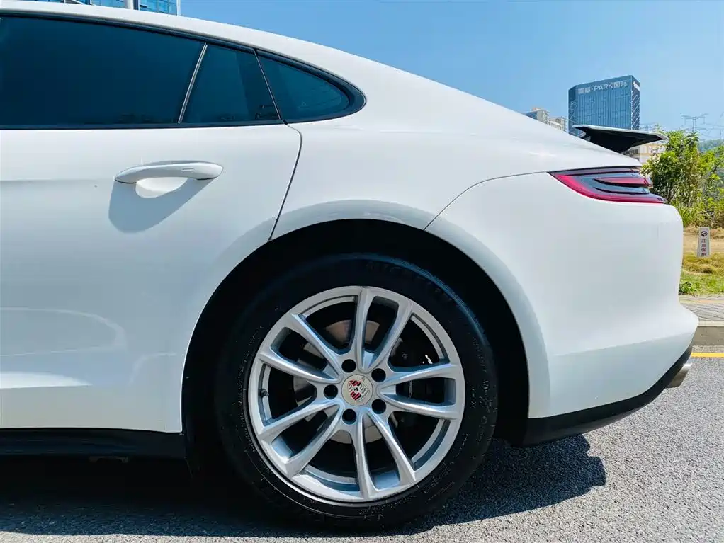 Porsche Panamera 2019 — фото 5