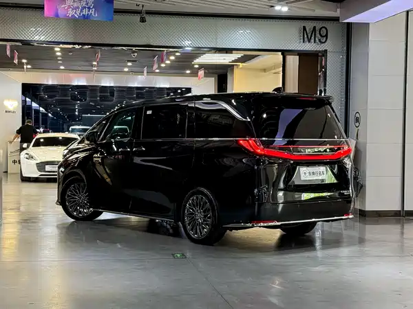 Lexus LM 2023