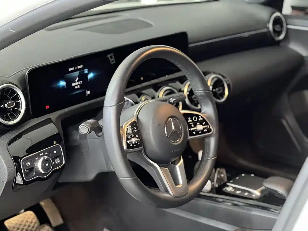 Mercedes-Benz A-Class 2022 — фото 10