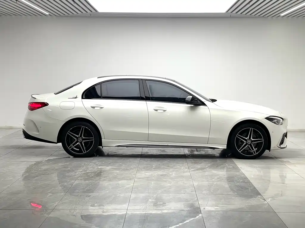 Mercedes-Benz C-Class 2023 — фото 8