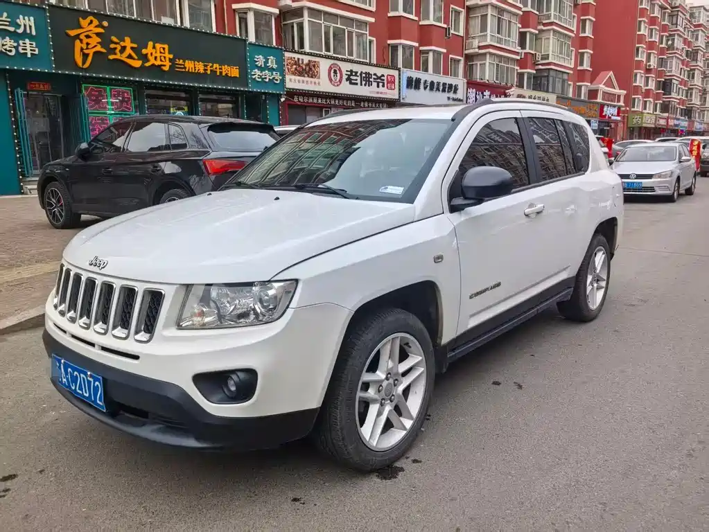 Jeep Compass 2013 — фото 1