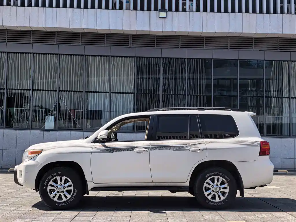 Toyota Land Cruiser 2013 — фото 4