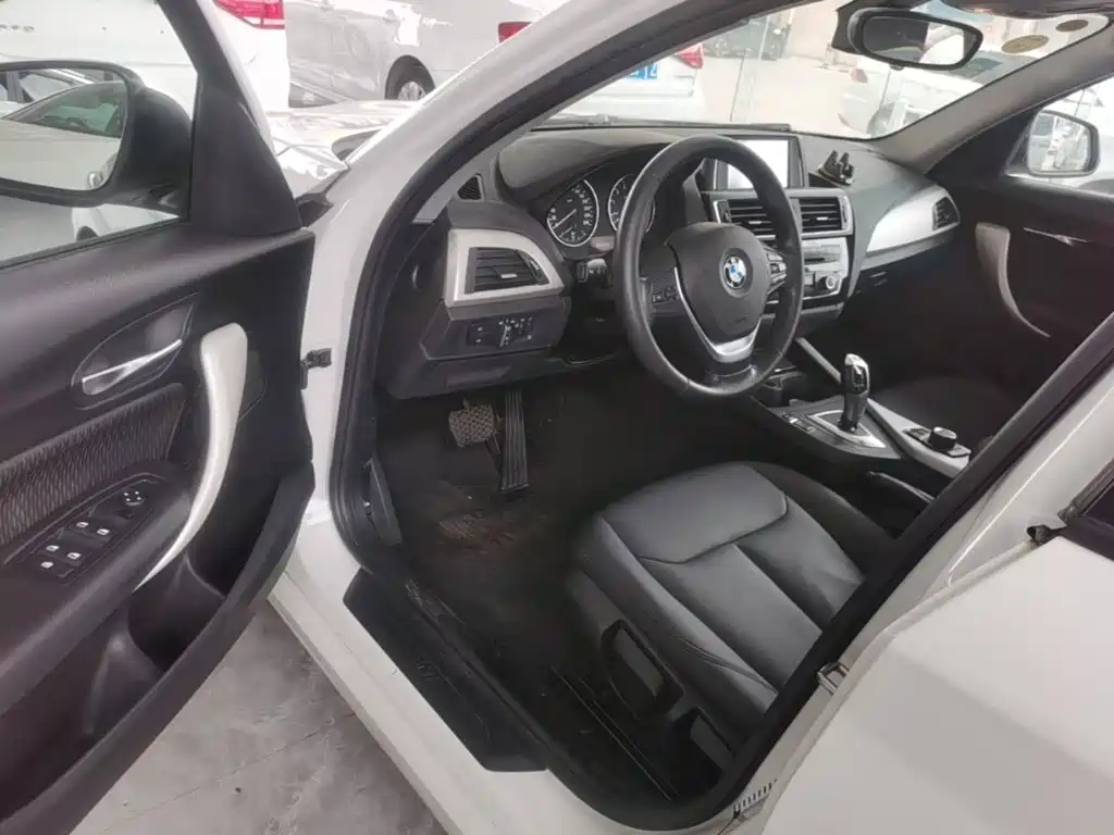 BMW 1 Series 2017 — фото 16