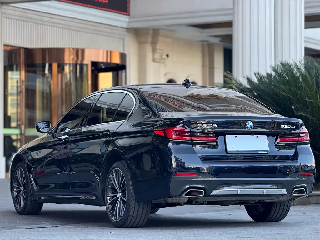 BMW 5 Series 2021 — фото 11