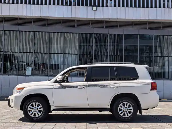 Toyota Land Cruiser 2013