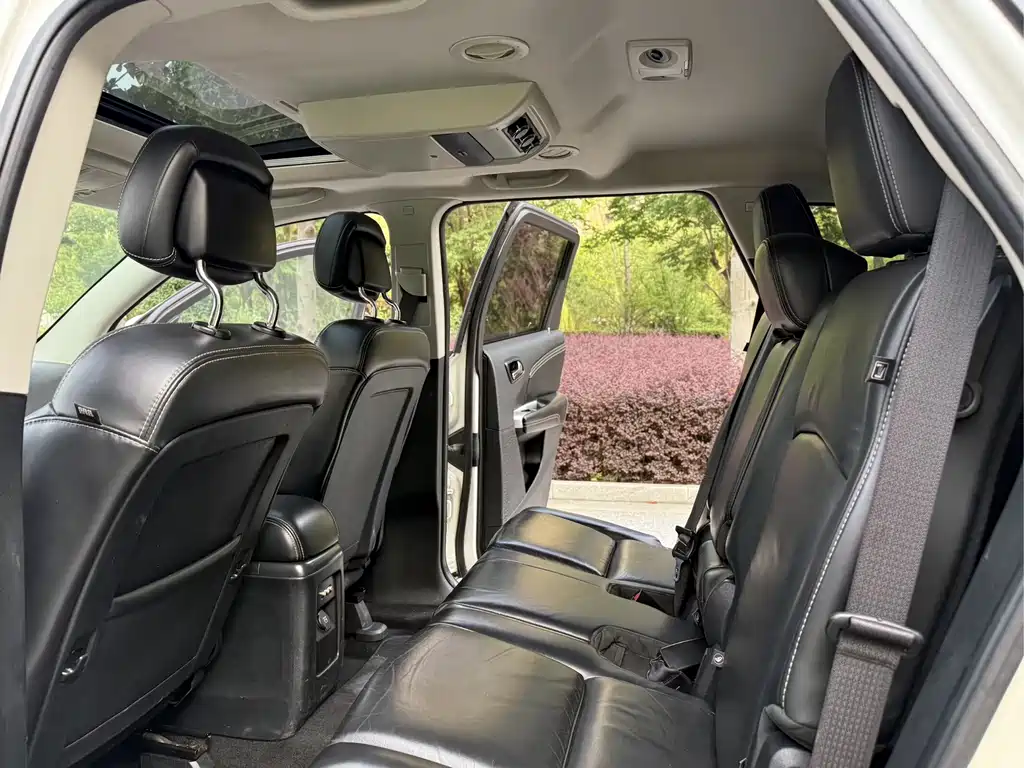 Dodge Journey 2015 — фото 8