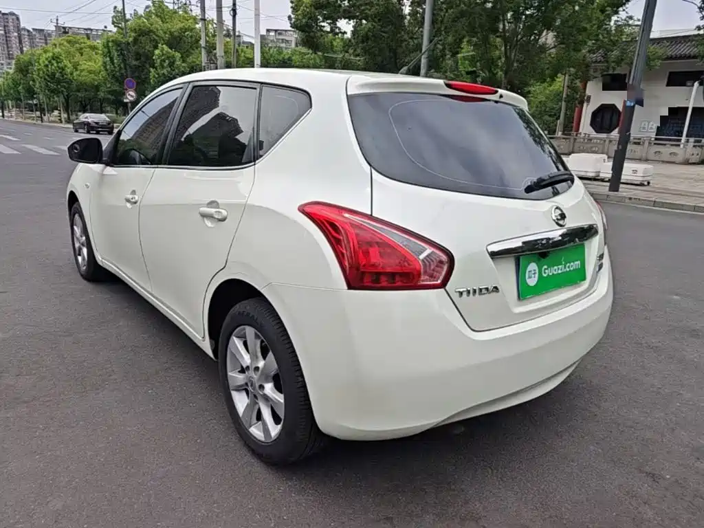 Nissan Tiida 2016 — фото 5