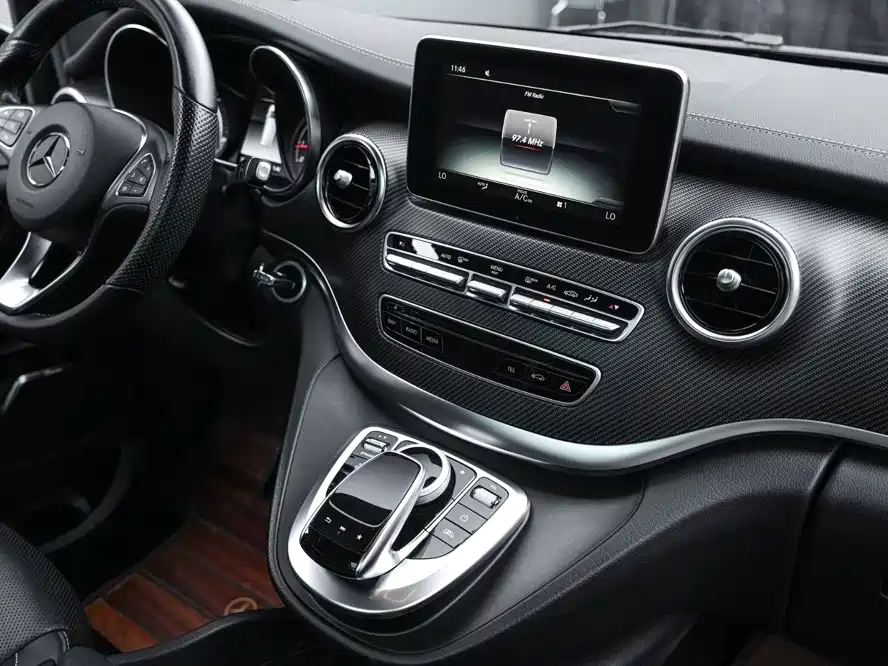 Mercedes-Benz V-Class 2019 — фото 18