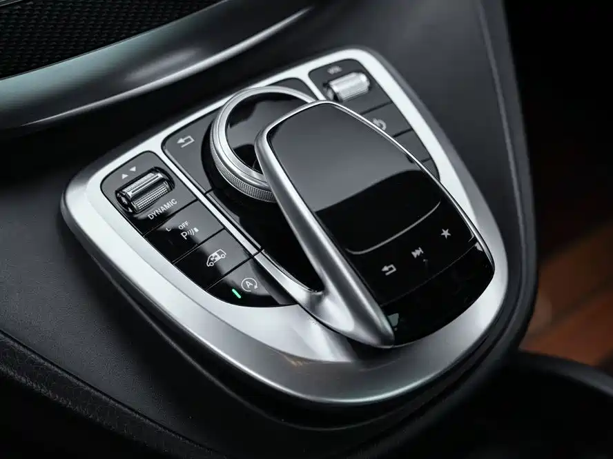 Mercedes-Benz V-Class 2019 — фото 21