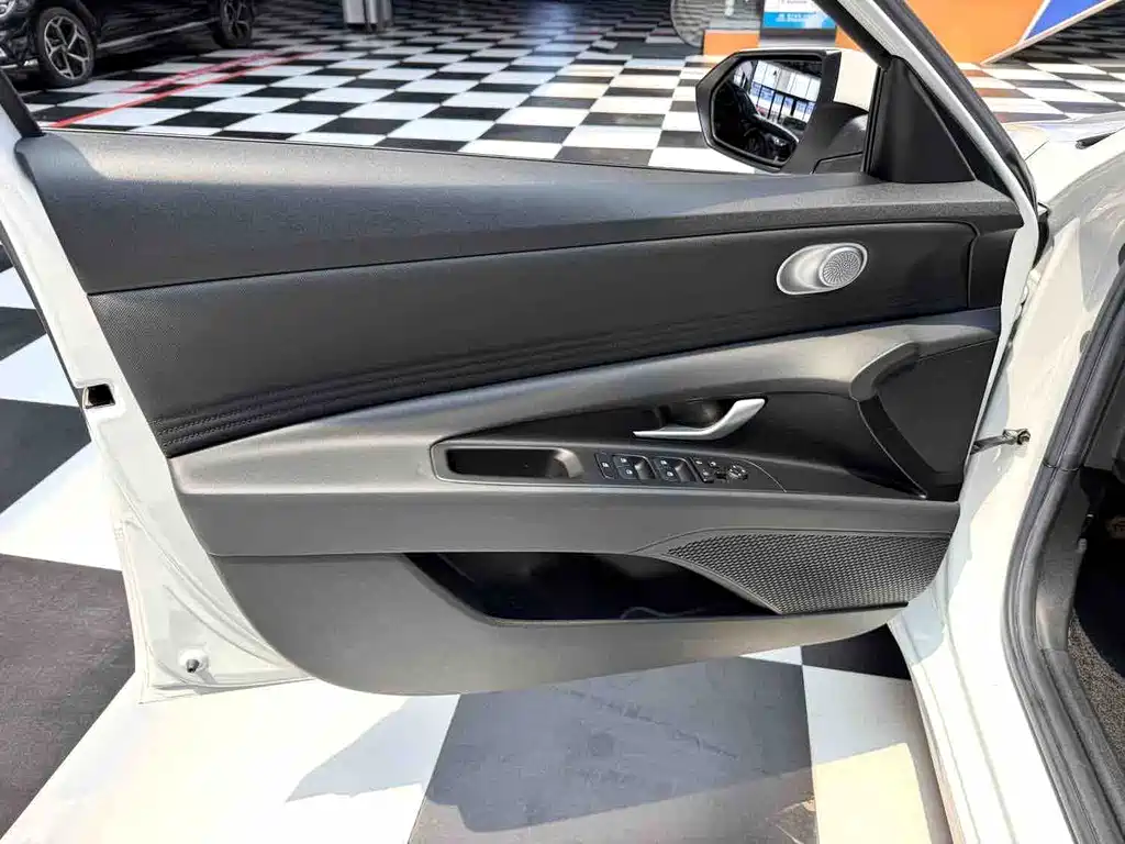 Hyundai Elantra 2022