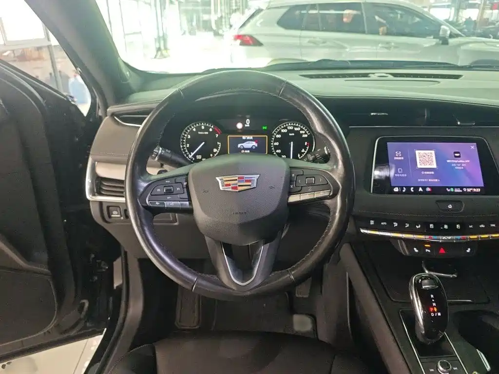 Cadillac XT4 2020 — фото 3
