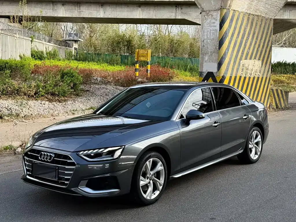 Audi A4L 2021 — фото 1