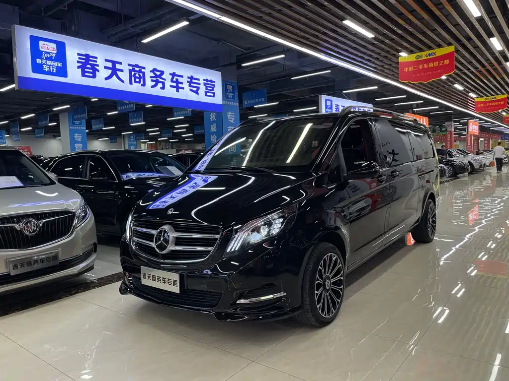 Mercedes-Benz V-Class 2019 — фото 1