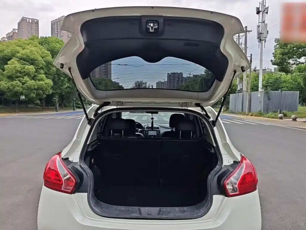 Nissan Tiida 2016 — фото 19