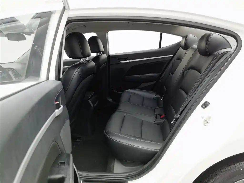 Hyundai Elantra 2019 — фото 15