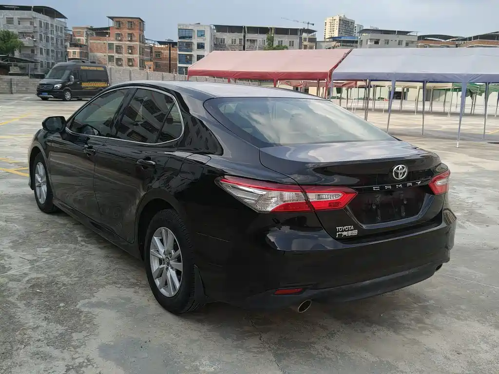 Toyota Camry 2018 — фото 6
