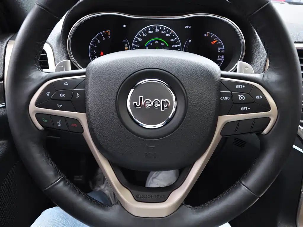 Jeep Grand Cherokee 2014 — фото 8