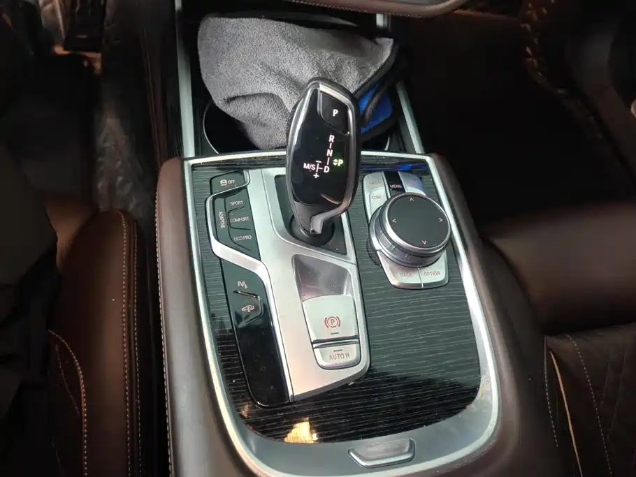 BMW 7 Series 2021 — фото 16