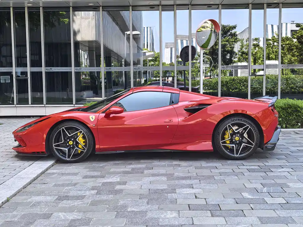 Ferrari F8 2021 — фото 8