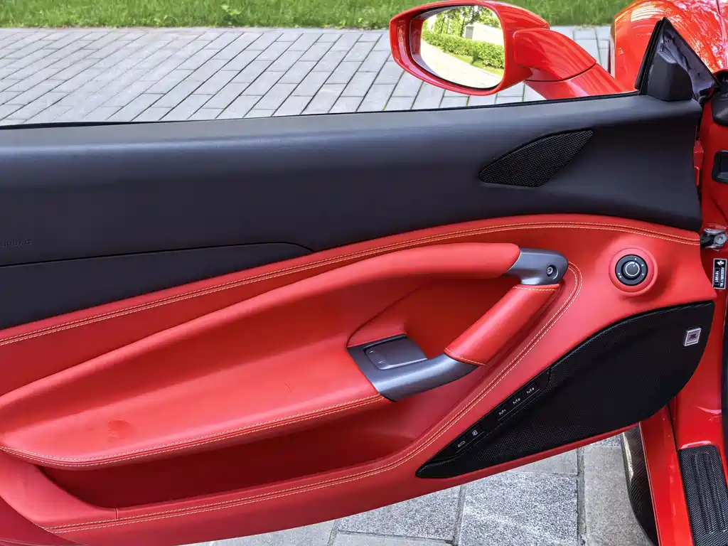 Ferrari F8 2021 — фото 22