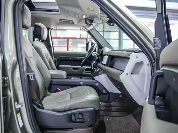 Land Rover Defender 2020