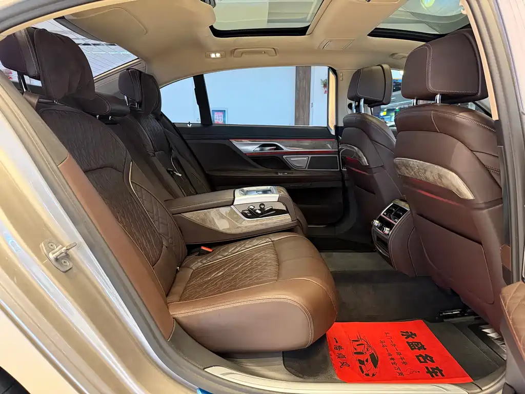 BMW 7 Series 2020 — фото 10