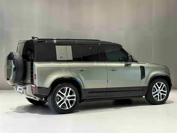 Land Rover Defender 2023