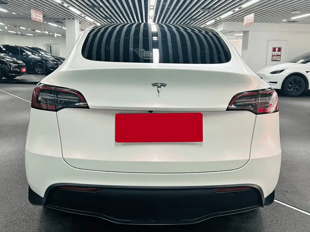 Tesla Model Y 2022 — фото 8