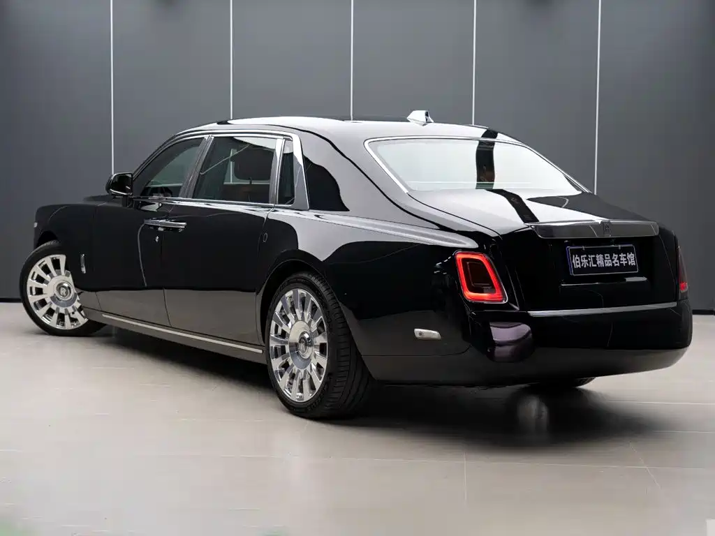 Rolls-Royce Phantom 2020 — фото 4