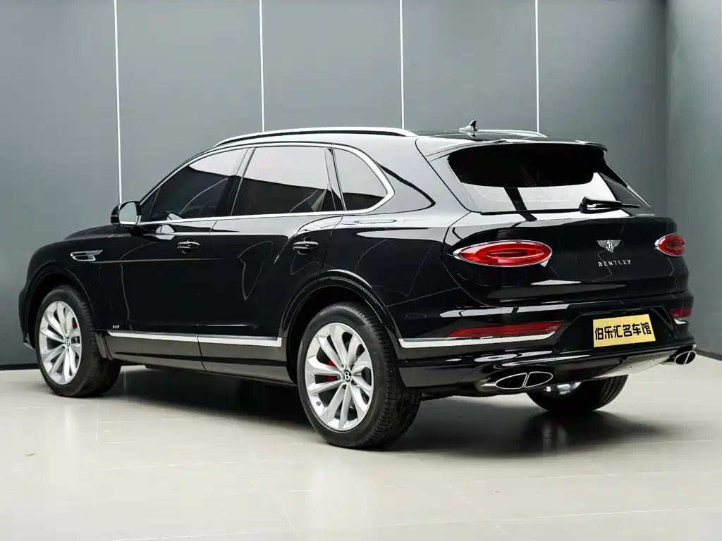 Bentley Bentayga 2023 — фото 4