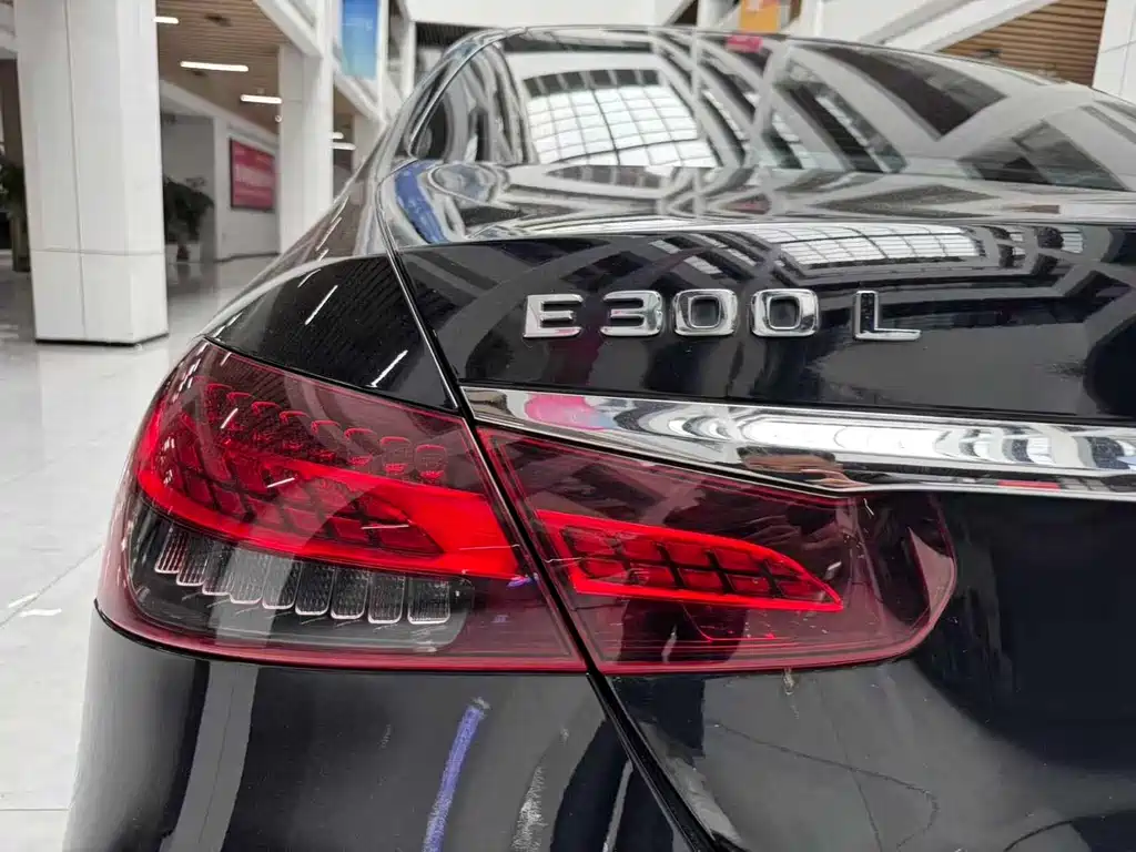 Mercedes-Benz E-Class 2023 — фото 21