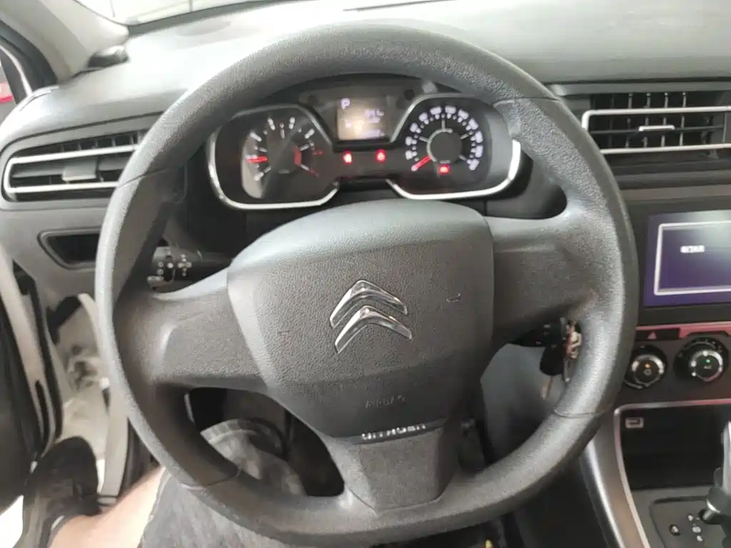 Citroen C4 2017 — фото 11