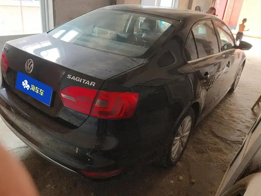 Volkswagen Sagitar 2015