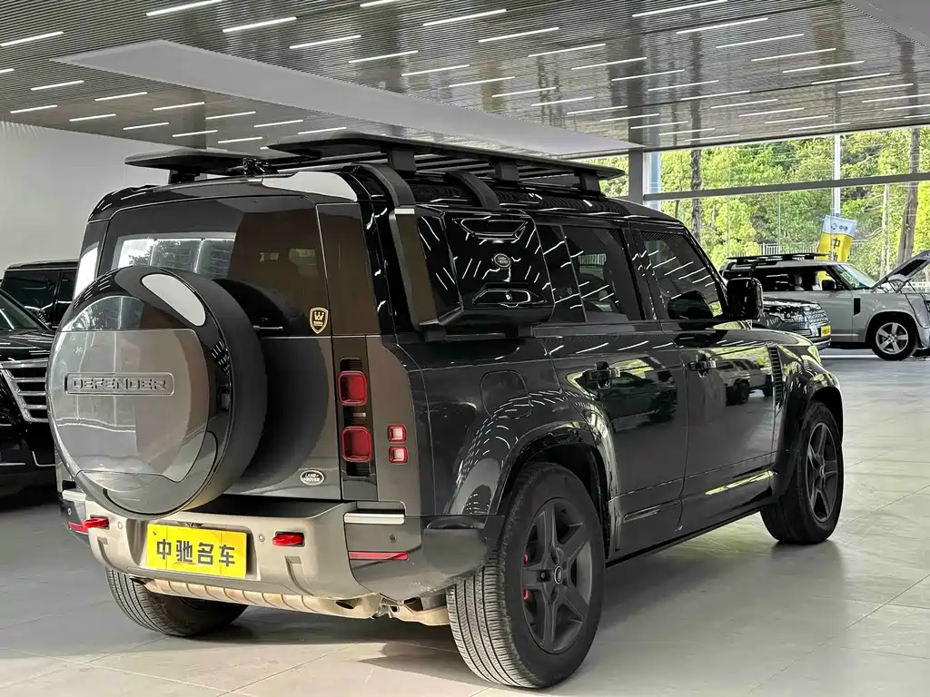 Land Rover Defender 2023 — фото 10