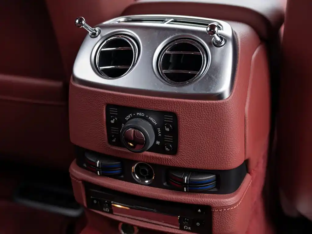 Rolls-Royce Ghost 2013 — фото 27