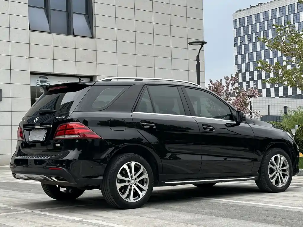 Mercedes-Benz GLE 2015 — фото 6