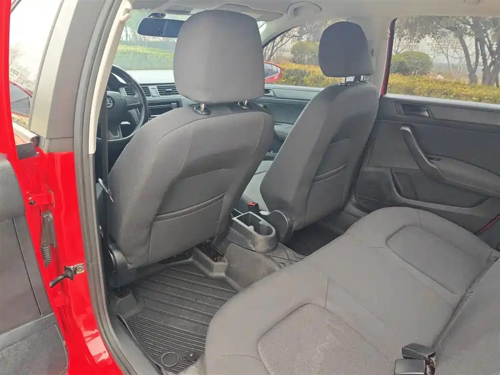 Skoda Rapid Spaceback 2016 — фото 20