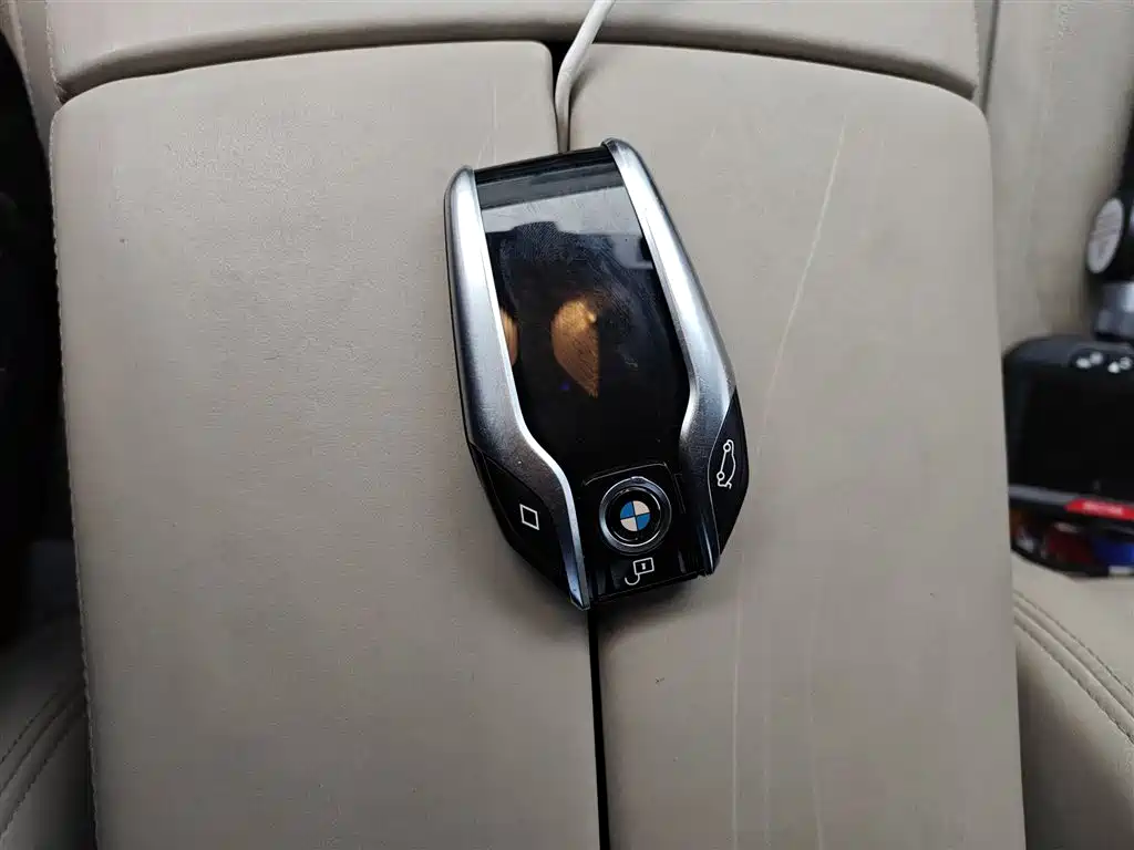 BMW 7 Series 2017 — фото 12