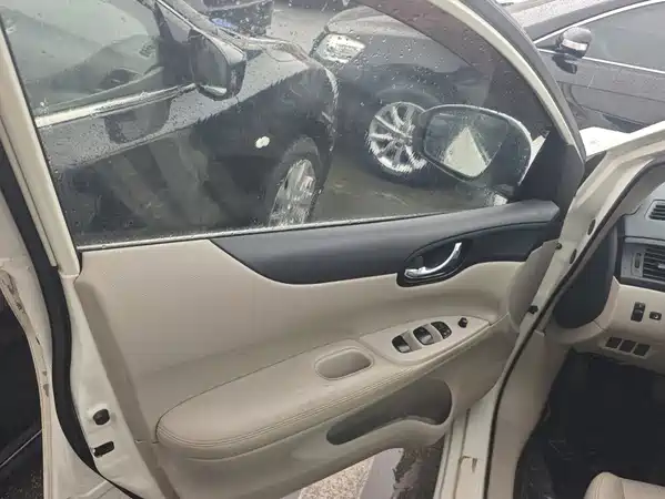 Nissan Tiida 2014
