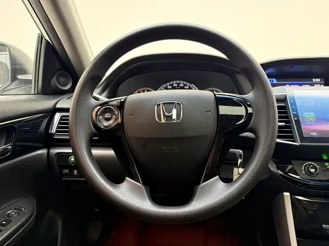 Honda Accord 2018 — фото 11