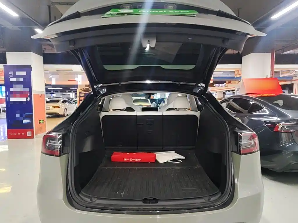 Tesla Model Y 2024 — фото 19