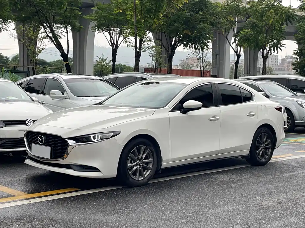 Mazda 3 Axela 2020 — фото 1