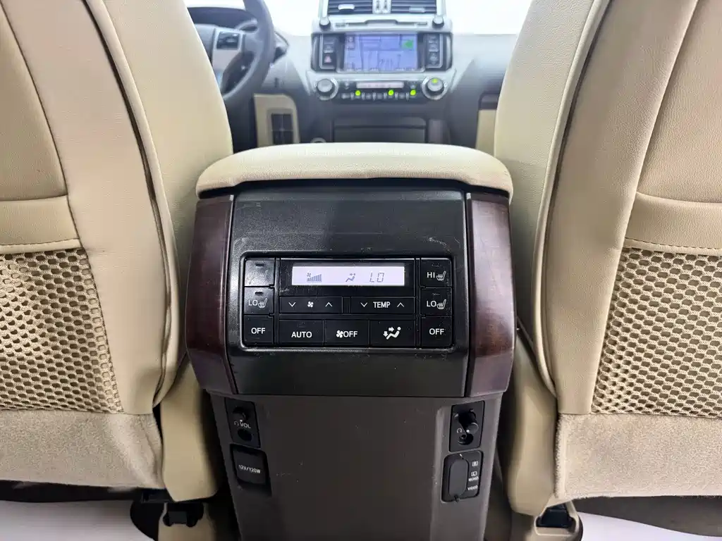 Toyota Prado 2015 — фото 19