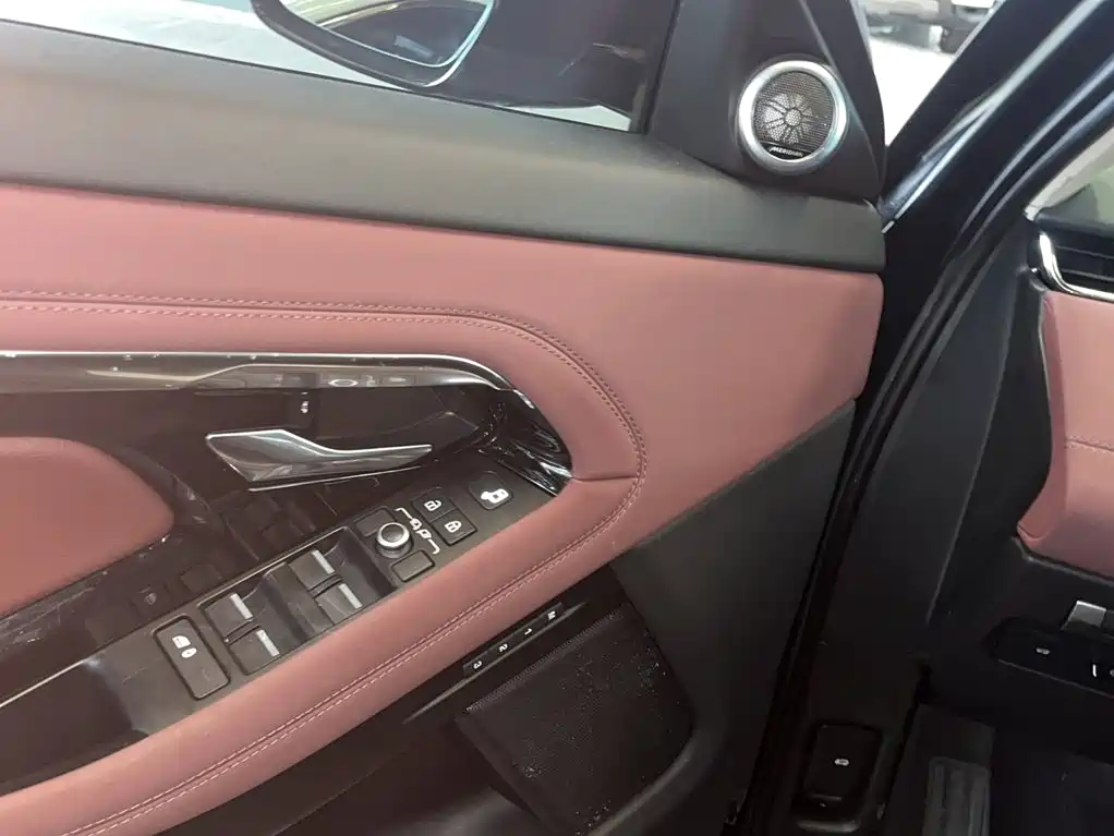 Land Rover Range Rover Evoque 2022 — фото 16